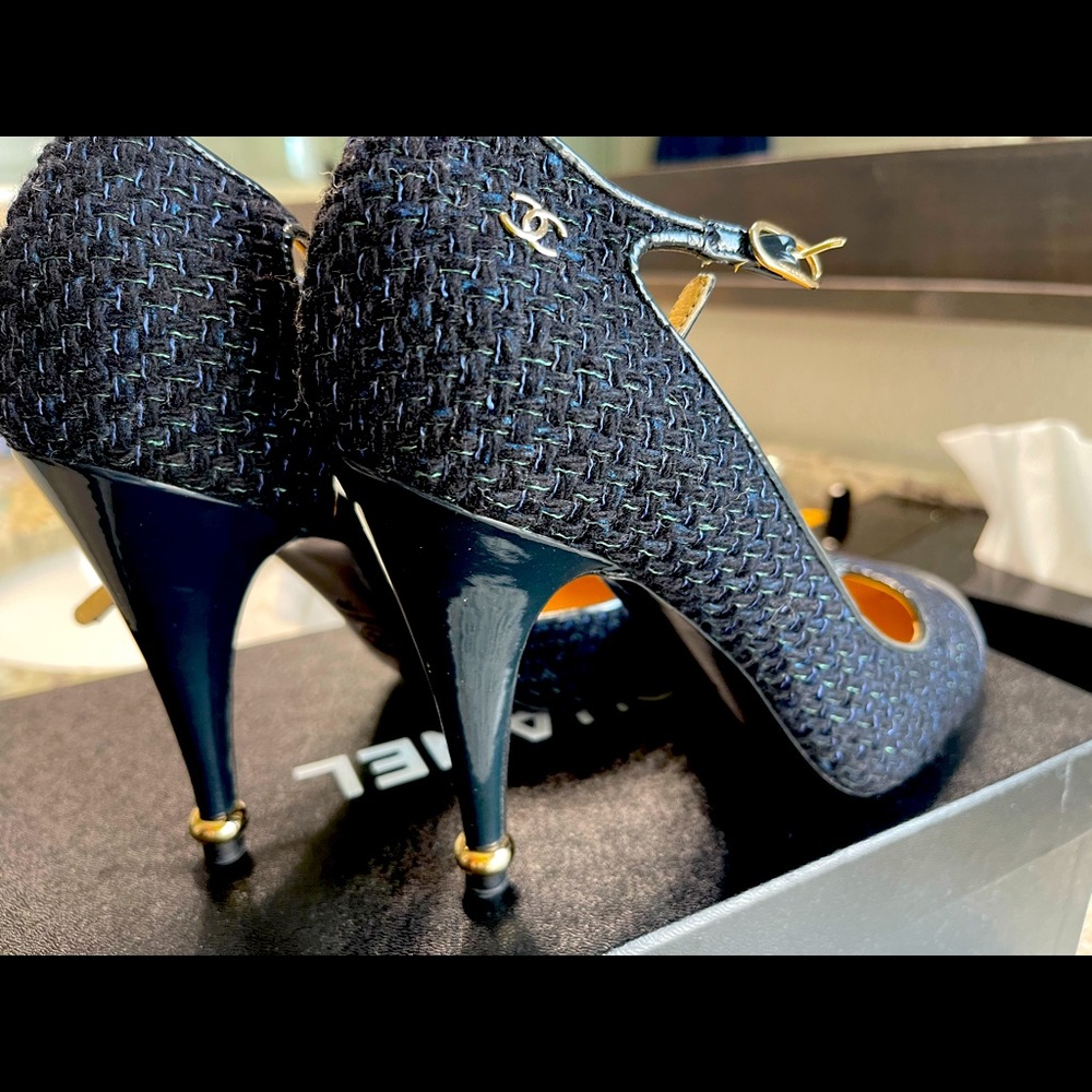 Chanel Tweed Heels. Navy blue.  Classy